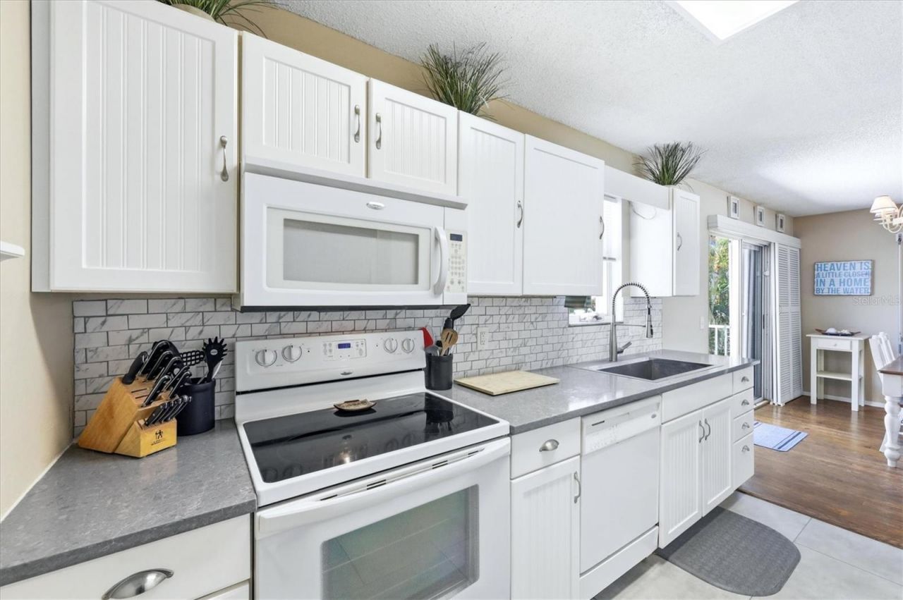 6325 Gulf Drive, Holmes Beach, FL 34217 Photo