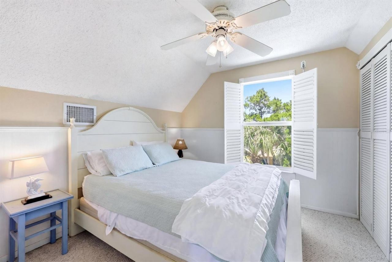 6325 Gulf Drive, Holmes Beach, FL 34217 Photo