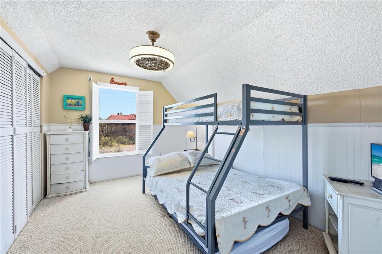 6325 Gulf Drive, Holmes Beach, FL 34217 Photo