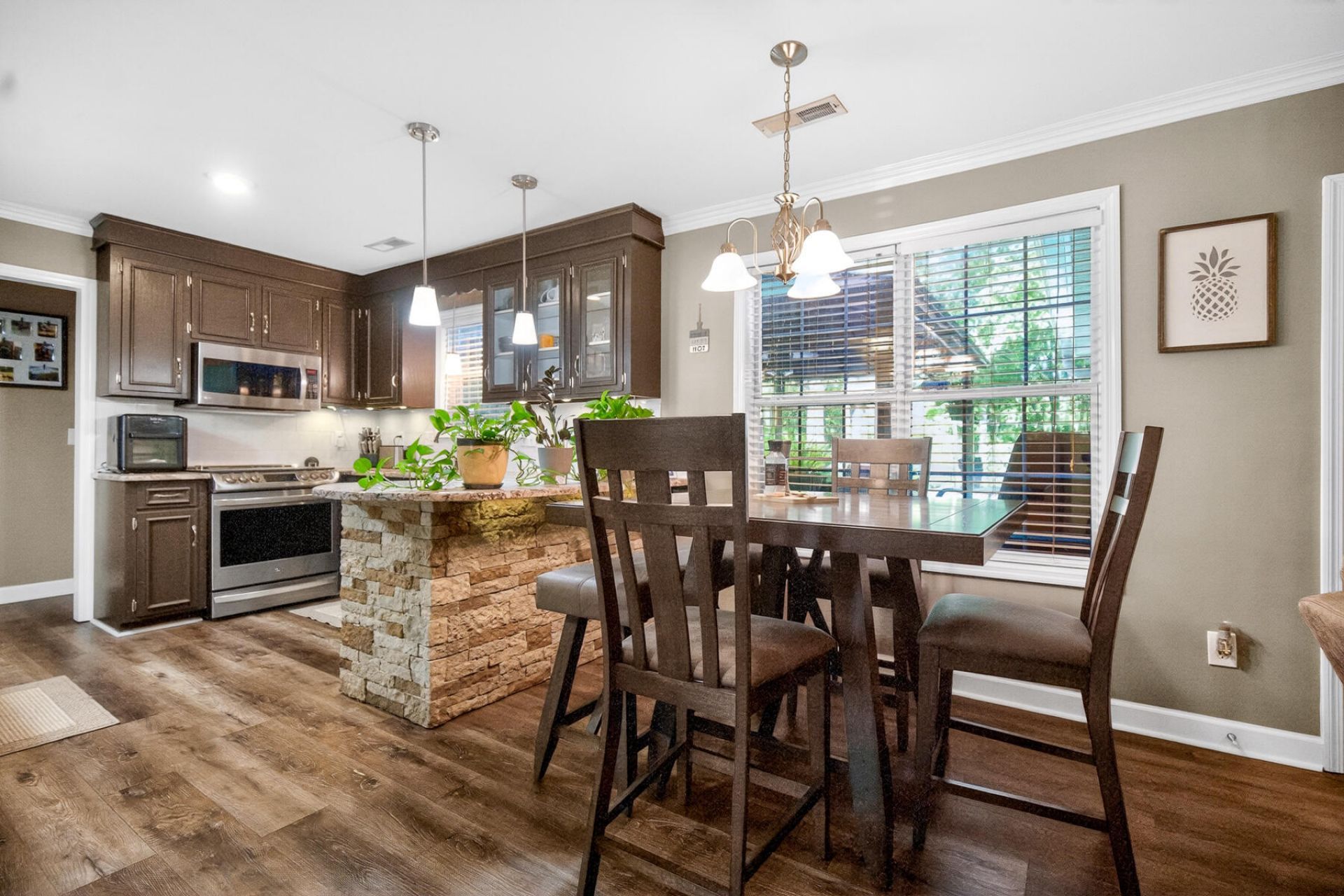 112 N Knightsbridge Court Photo 22