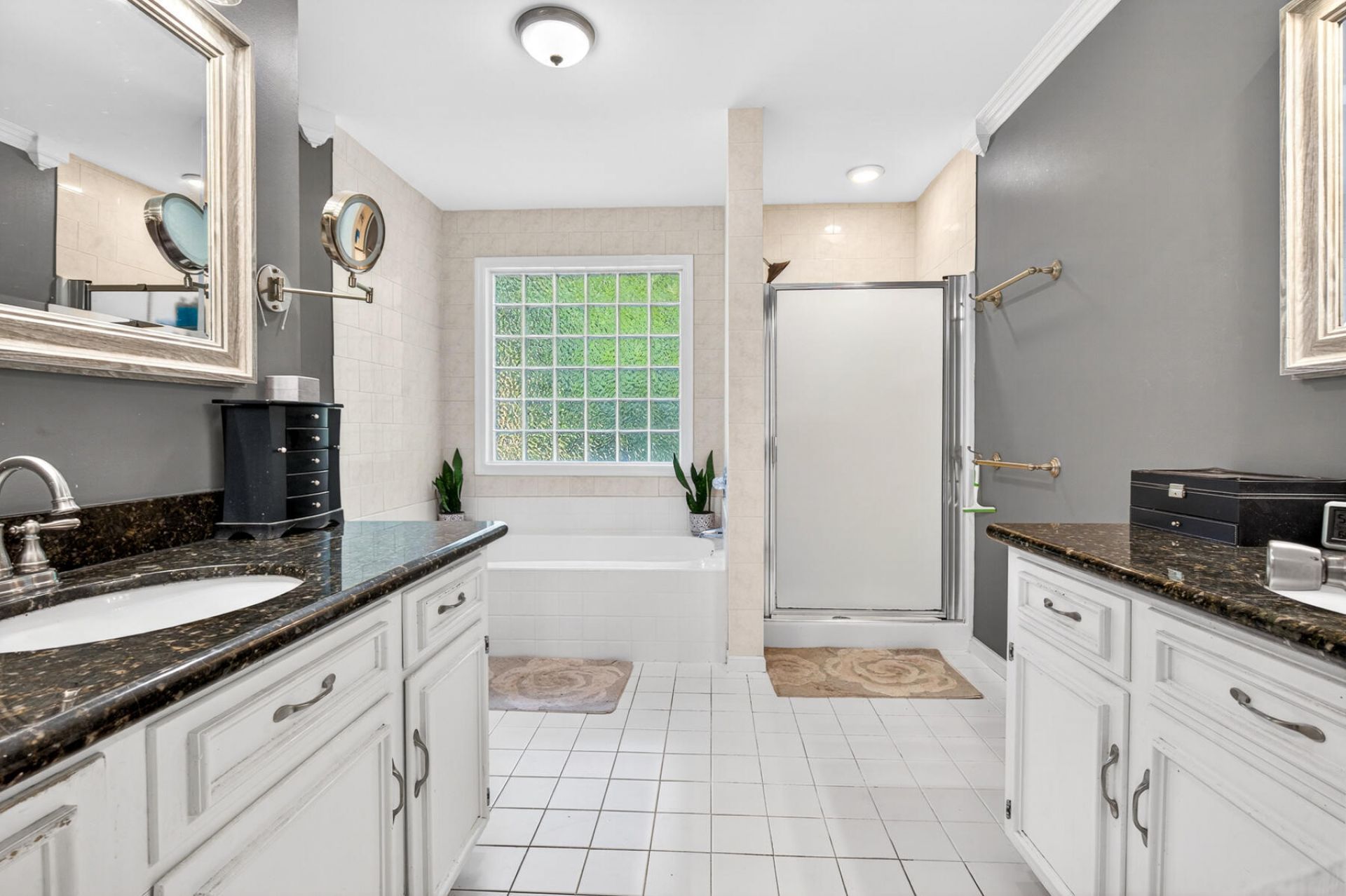 112 N Knightsbridge Court Photo 28