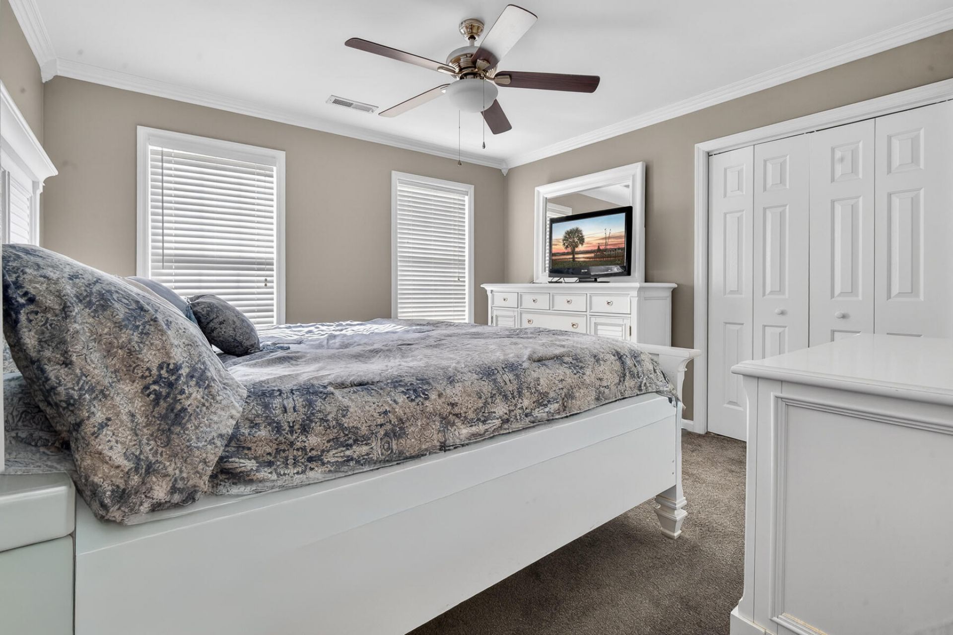 112 N Knightsbridge Court Photo 34