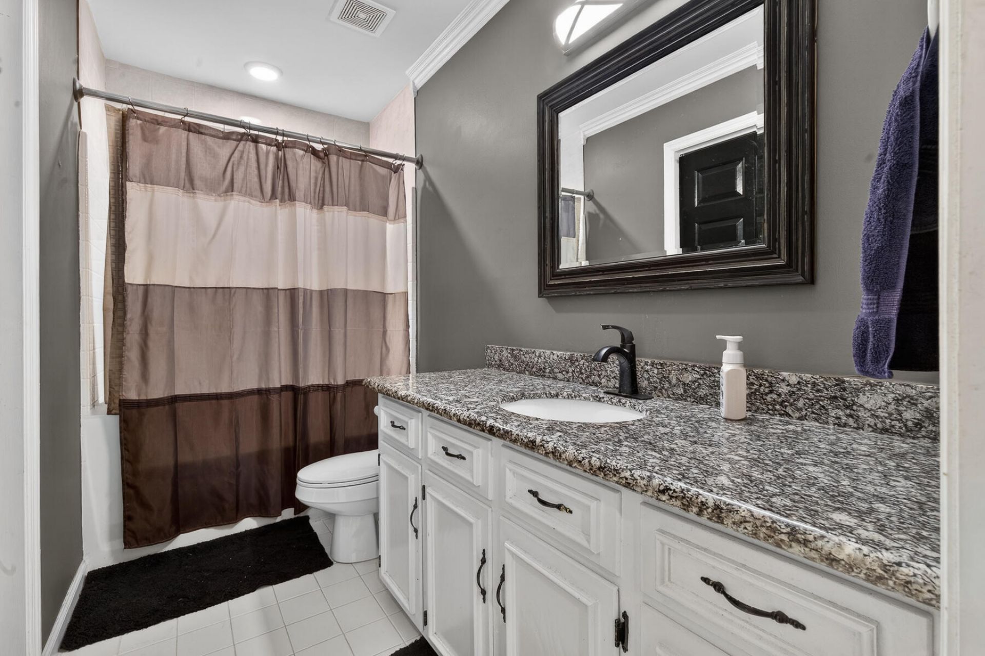 112 N Knightsbridge Court Photo 36