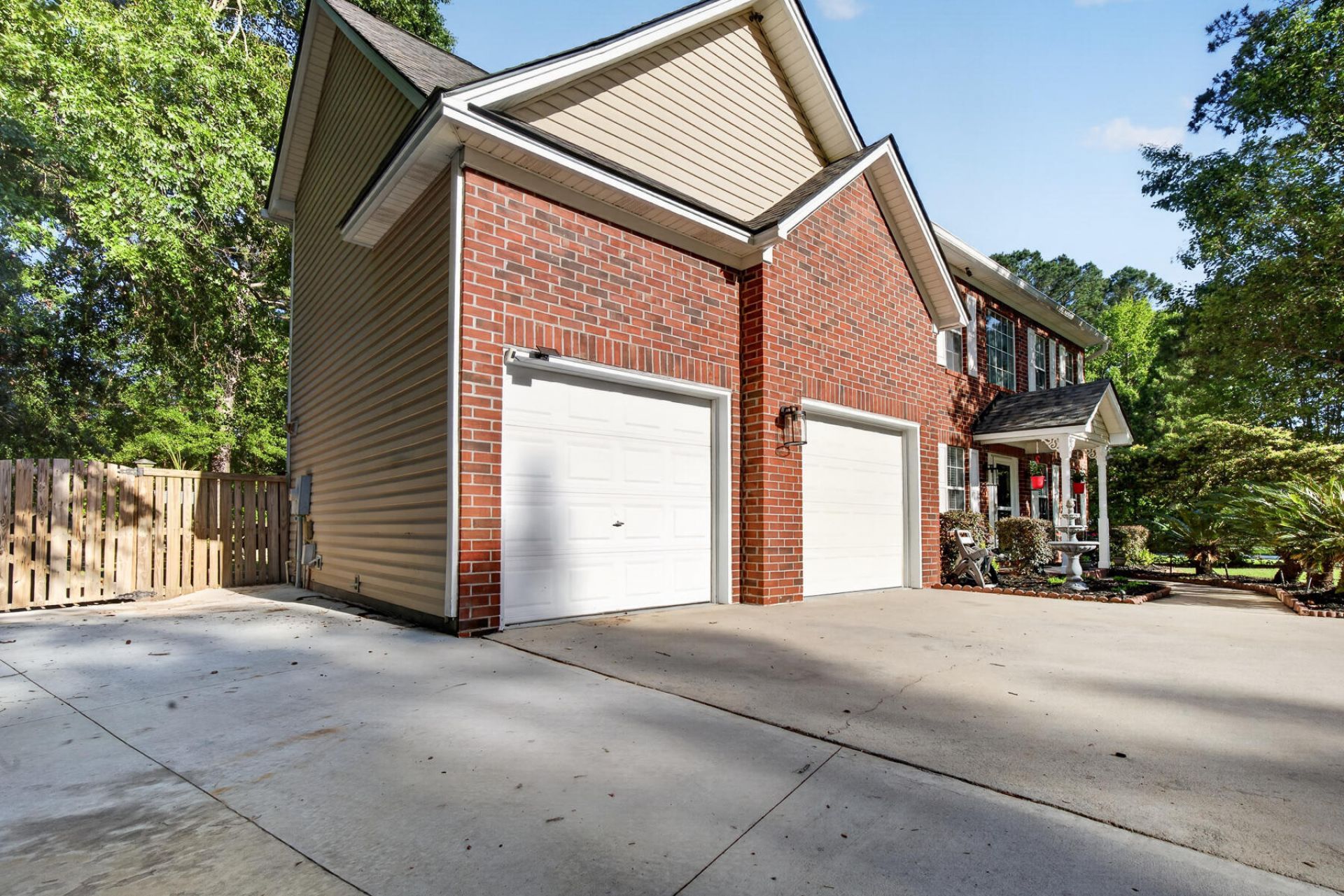 112 N Knightsbridge Court Photo 6