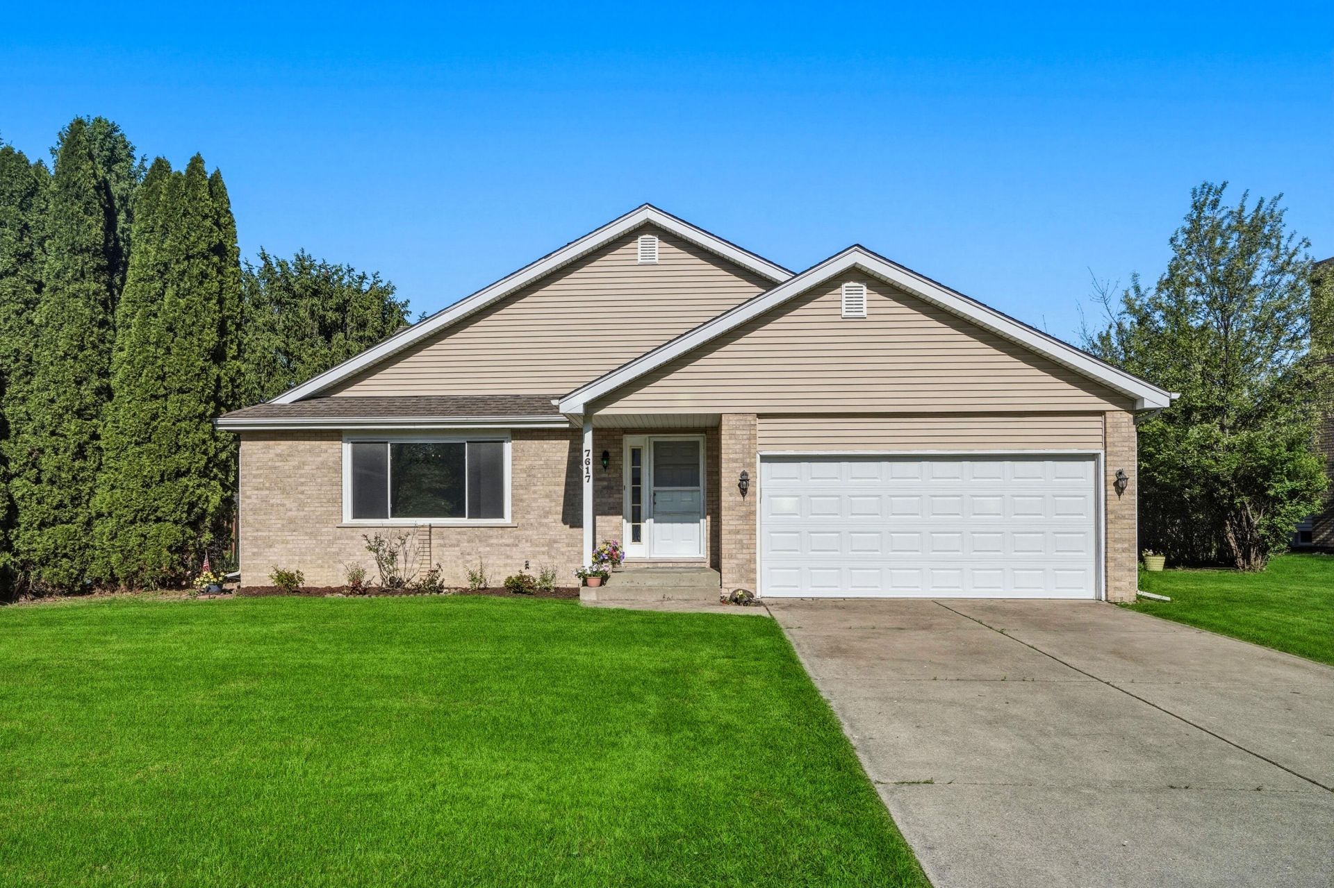 7617 Starling Drive, Schererville, IN 46375 Main Photo