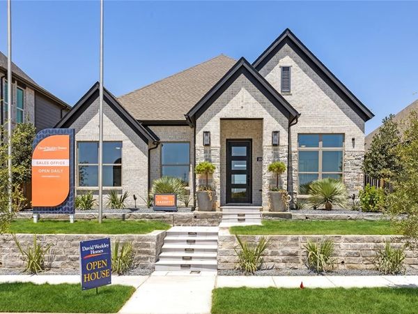 1009 Karis Boulevard, Crowley, TX 76036