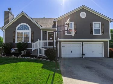 7431 N Lewis Avenue, Kansas City, MO 64158