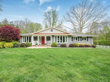 13 Laurel Pl, Chester, NJ 07930