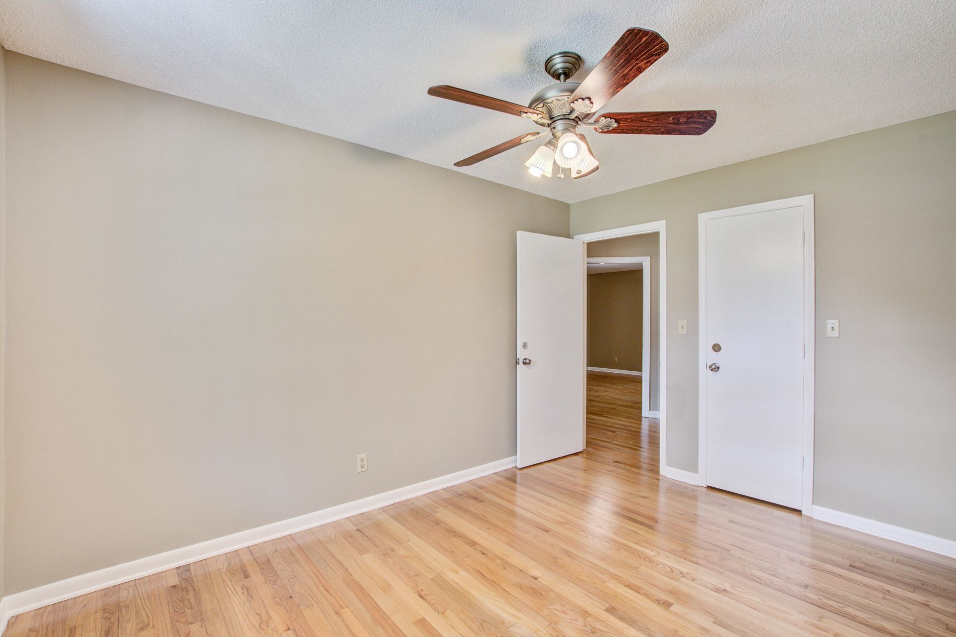 2734 Shadow Lane Photo 29