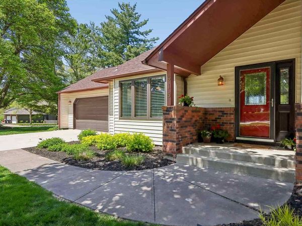 615 Pine Ridge Rd, Coralville, IA 52241