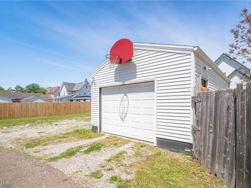 215 8th Street SW, Massillon, OH 44647 Photo 26