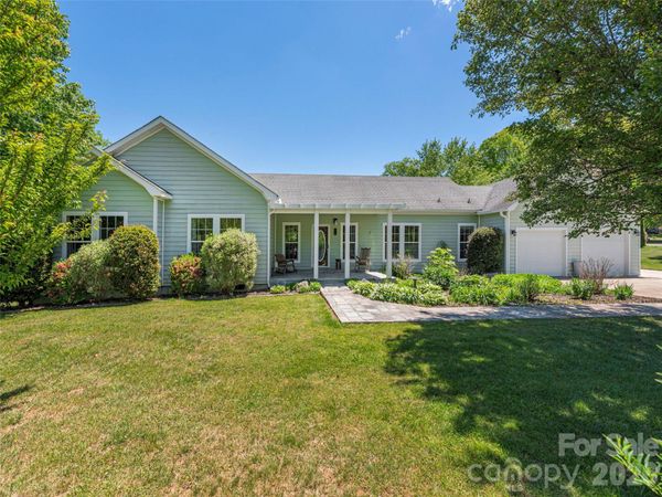 16 Chinaberry Court, Waynesville, NC 28785