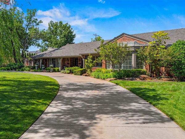 1603 Dorchester Drive, Nichols Hills, OK 73120