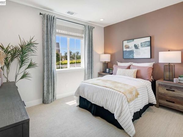 1306 Parkcrest Circle, Manteca, CA 95336