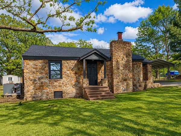 958 N Locust Place, Newark, AR 72562