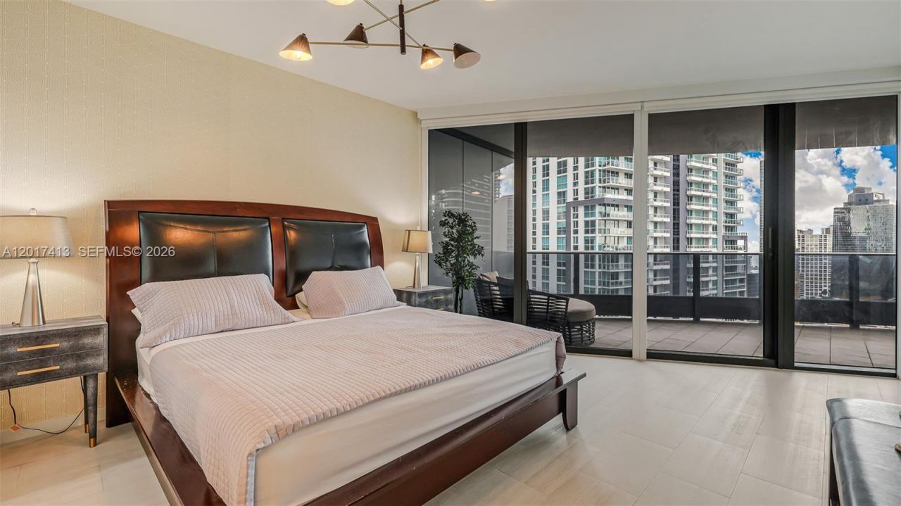 1000 Brickell Plz , Unit 3002, Miami, FL 33131 Photo