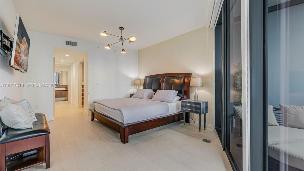 1000 Brickell Plz , Unit 3002, Miami, FL 33131 Photo