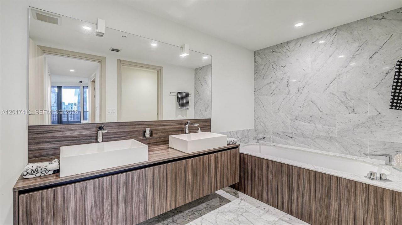 1000 Brickell Plz , Unit 3002, Miami, FL 33131 Photo