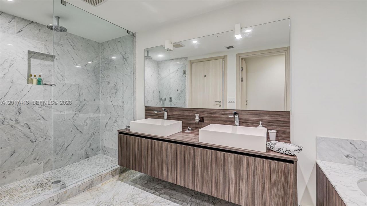 1000 Brickell Plz , Unit 3002, Miami, FL 33131 Photo