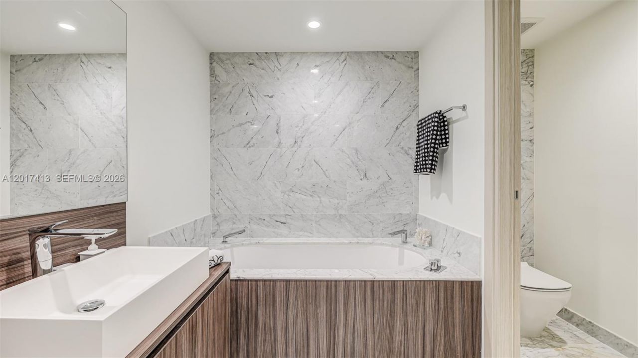 1000 Brickell Plz , Unit 3002, Miami, FL 33131 Photo