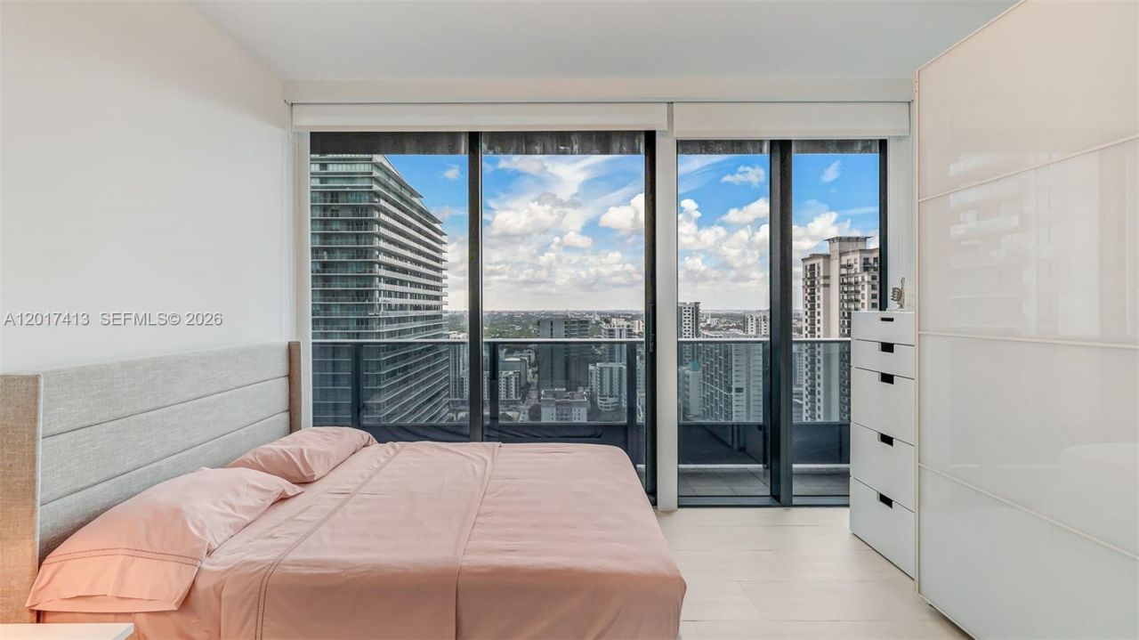 1000 Brickell Plz , Unit 3002, Miami, FL 33131 Photo