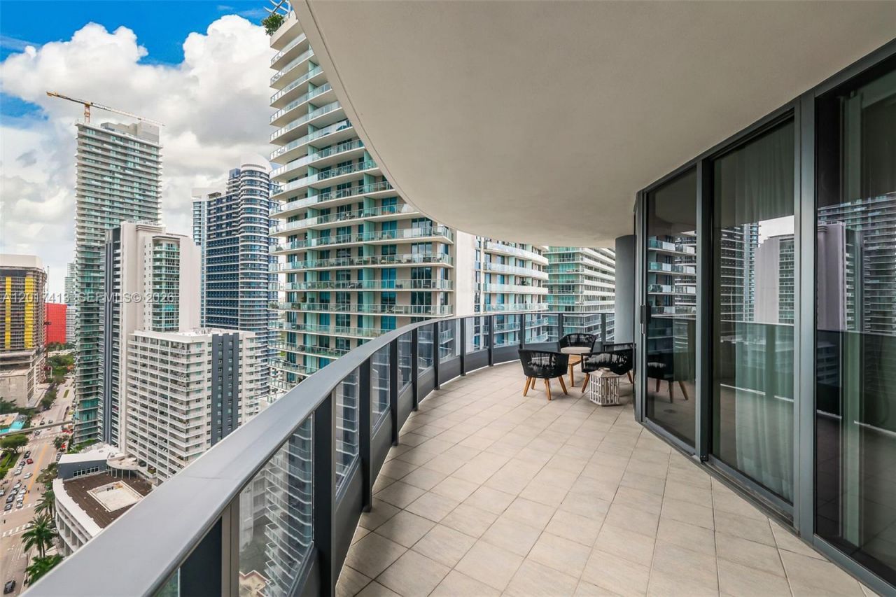 1000 Brickell Plz , Unit 3002, Miami, FL 33131 Photo