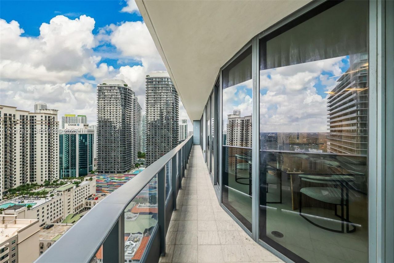 1000 Brickell Plz , Unit 3002, Miami, FL 33131 Photo