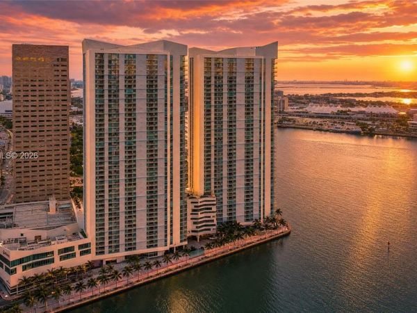 325 S Biscayne Blvd , Unit UPH24, Miami, FL 33131