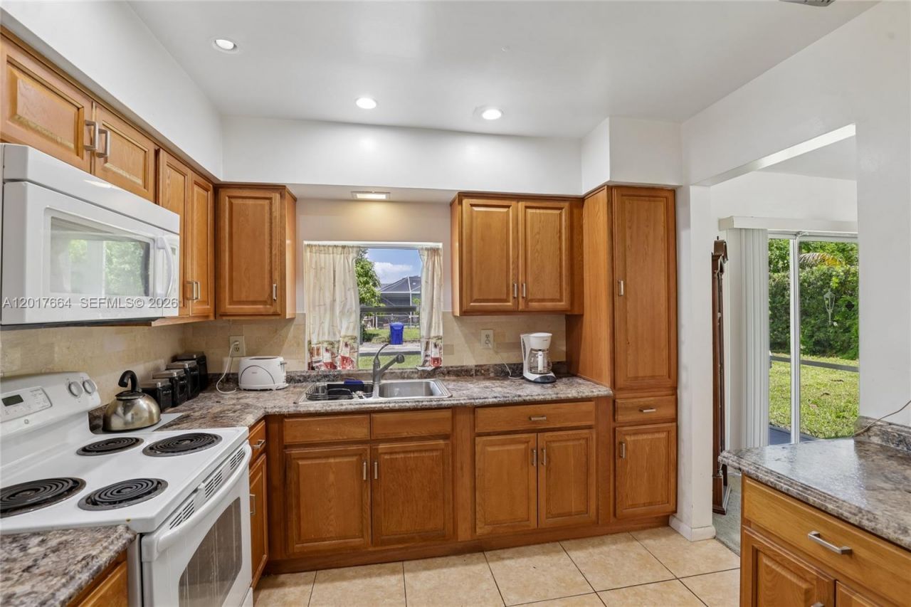 3925 Washington St, Hollywood, FL 33021 Photo