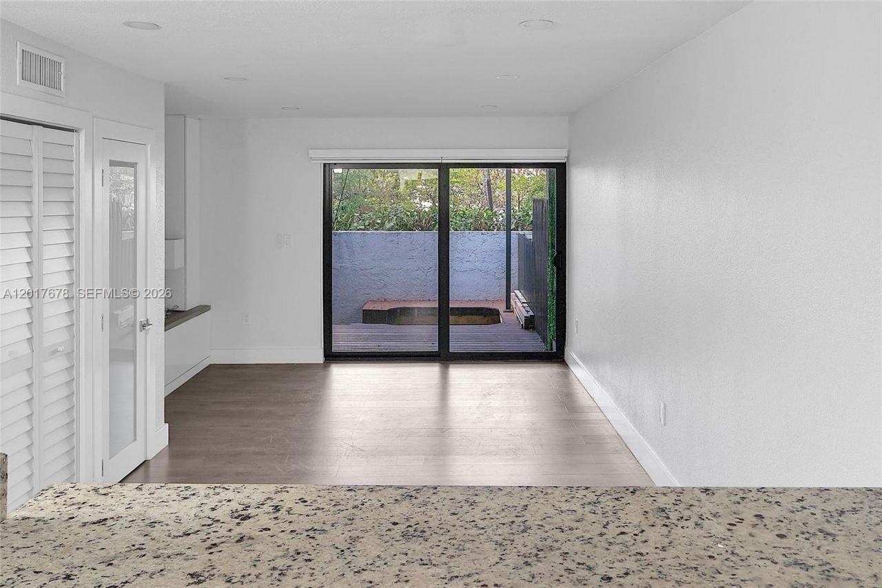 1901 NW S River Dr , Unit 28C, Miami, FL 33125 Photo