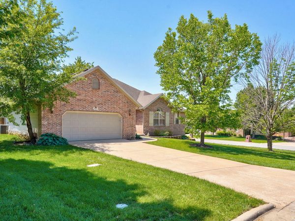 5120 E Sugarwood Street , Springfield, MO 65809