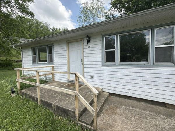 109 College Street , Van Buren, MO 63965