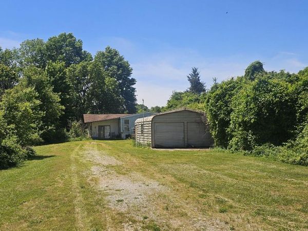 1266 Private Road 1060 , West Plains, MO 65775
