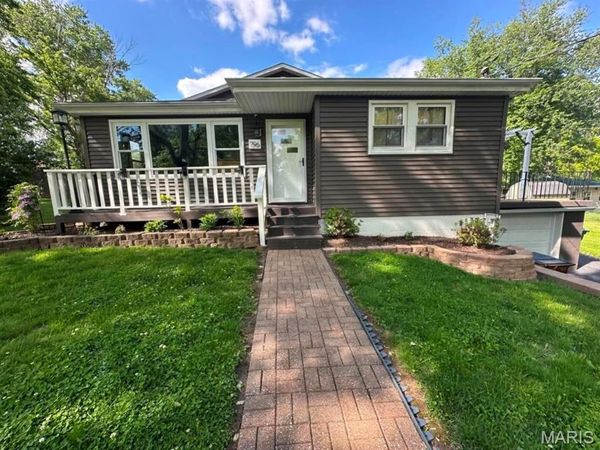 796 Oakwood Avenue , East Alton, IL 62024
