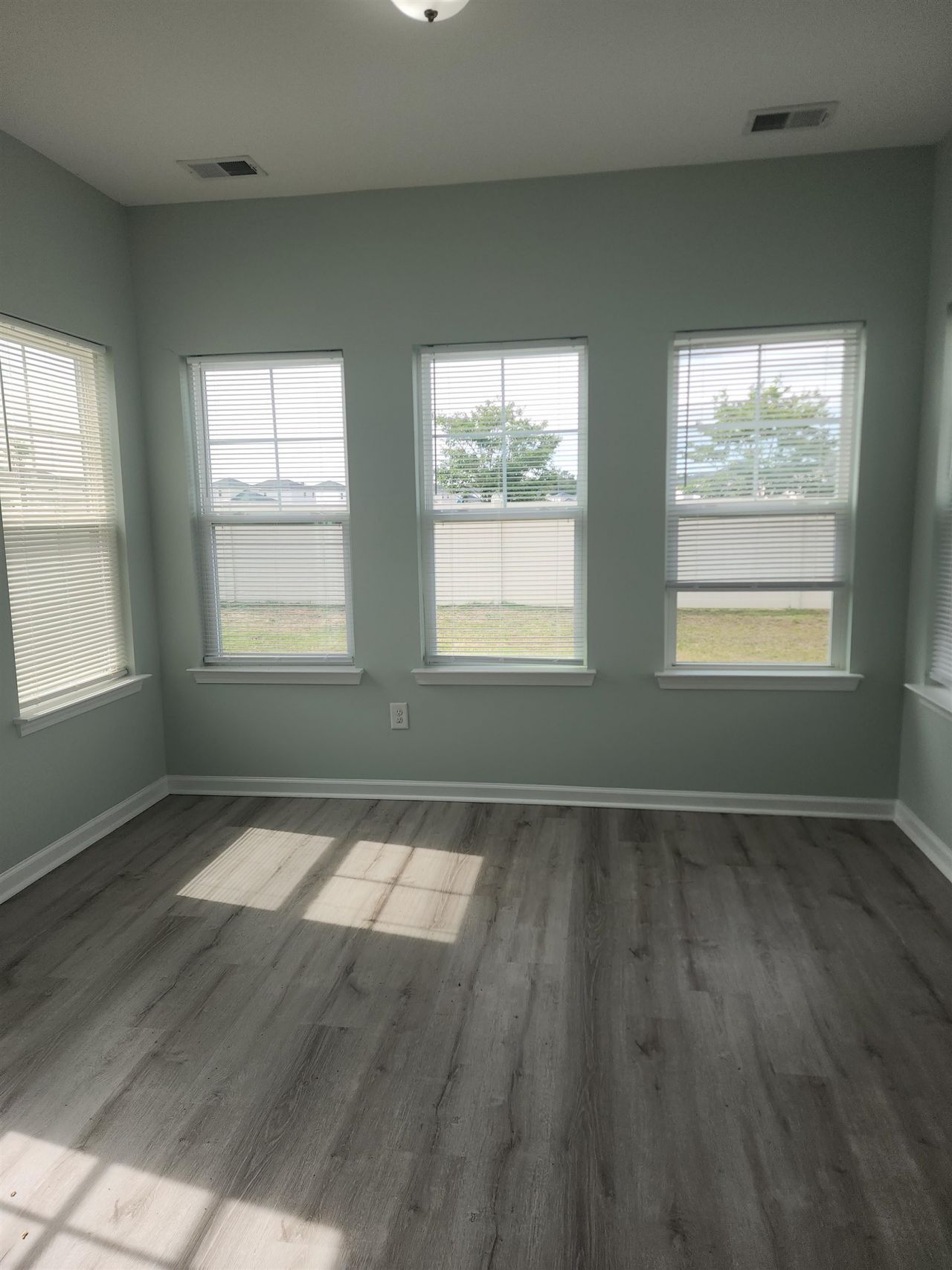 5527 Redleaf Rose Dr. Photo 8