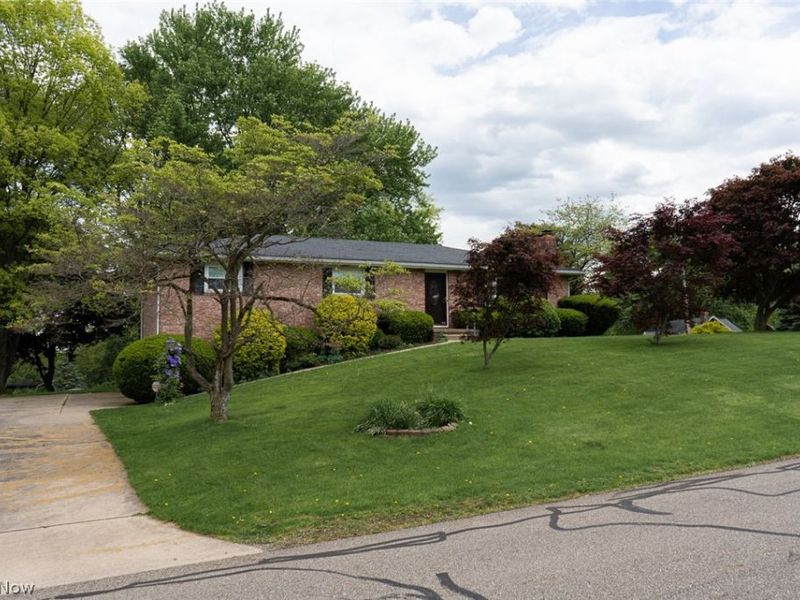 325 Faircrest Street SW, Canton, OH 44706 Photo 2