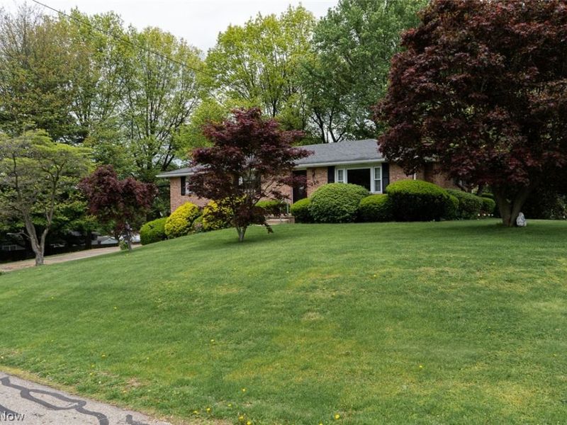 325 Faircrest Street SW, Canton, OH 44706 Photo 3