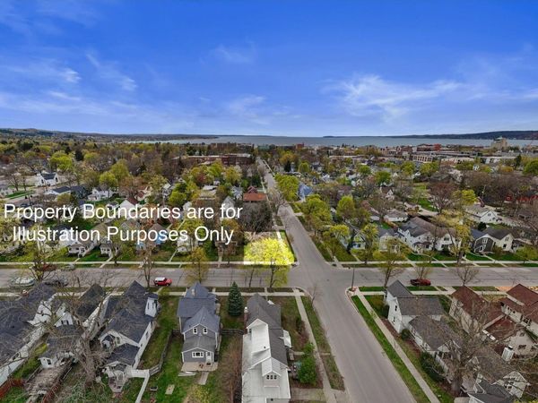302 Tenth Street W, Traverse City, MI 49684