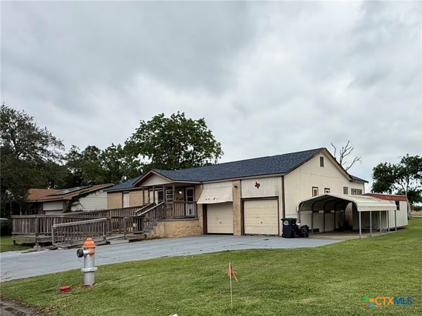105 Sanders Street , Palacios, TX 77465