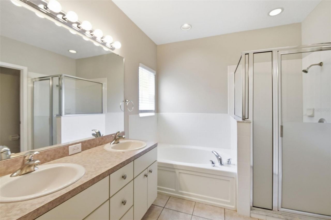 6409 Bridgecrest Drive , Lithia, FL 33547 Photo