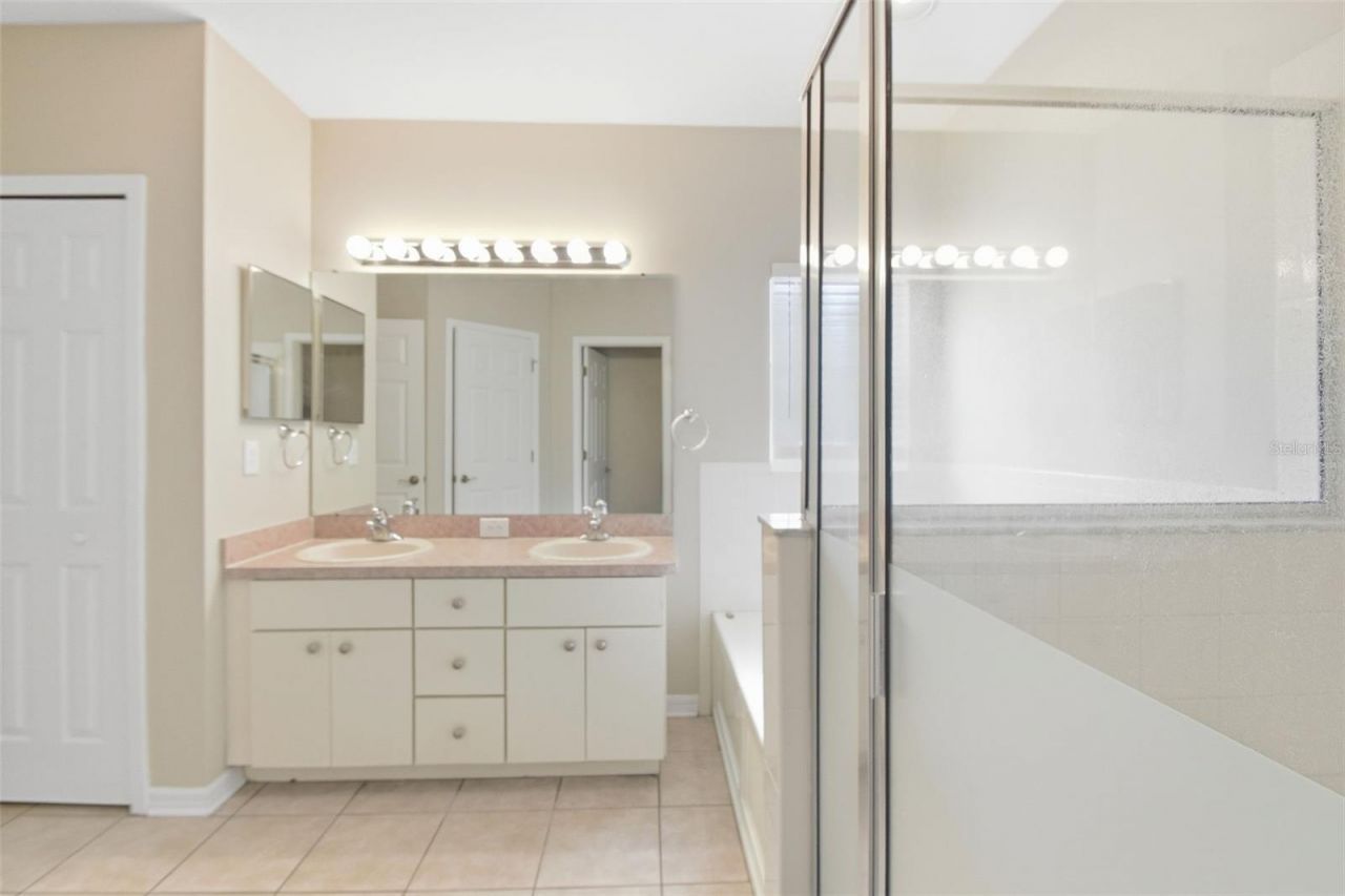 6409 Bridgecrest Drive , Lithia, FL 33547 Photo