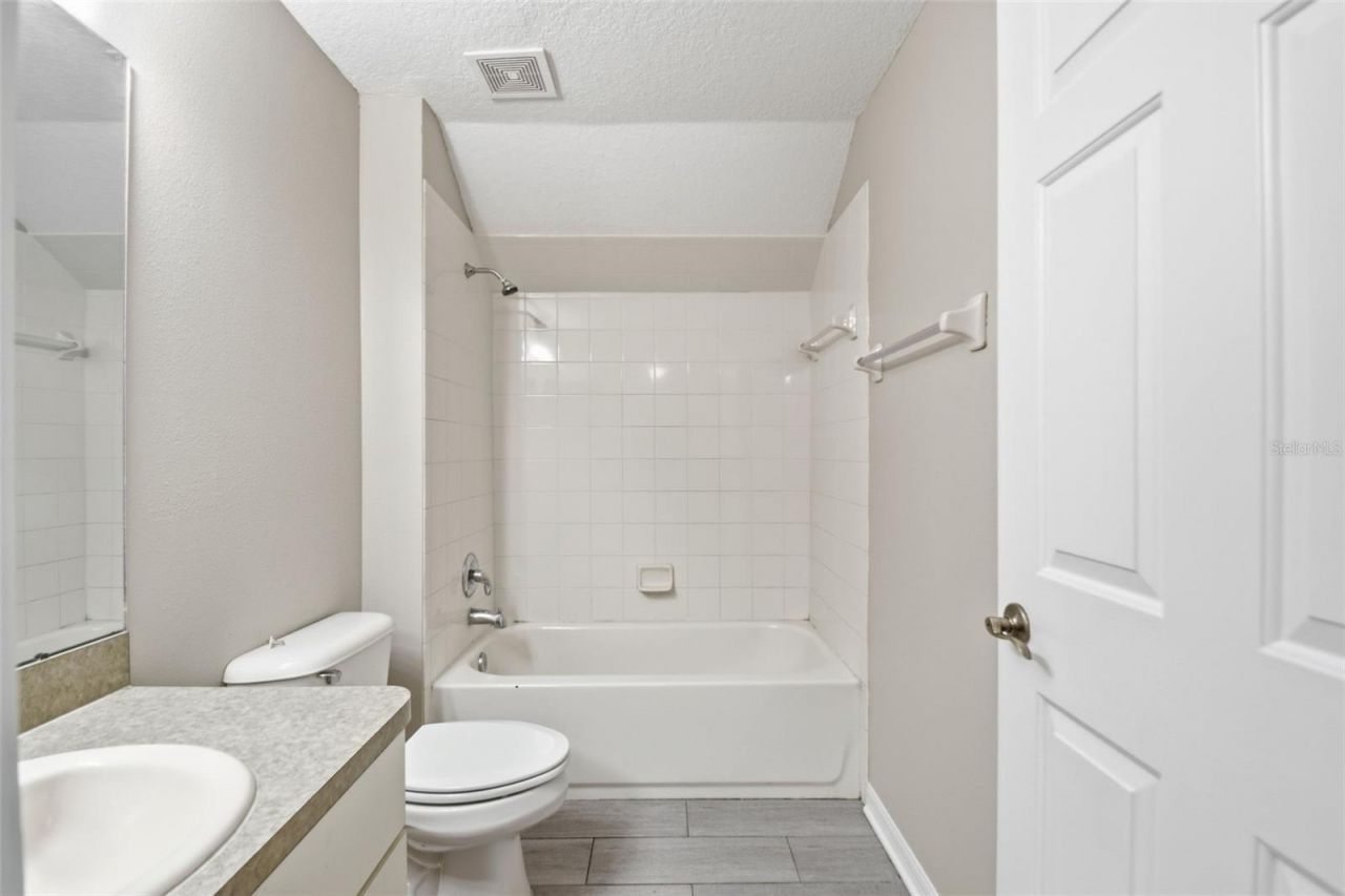 6409 Bridgecrest Drive , Lithia, FL 33547 Photo