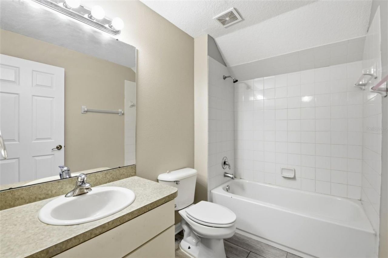 6409 Bridgecrest Drive , Lithia, FL 33547 Photo