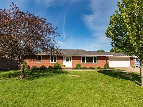 833 3rd Place, Kalona, IA 52247