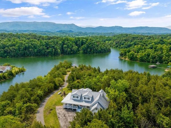 220 Very Old Barton Tr, Dandridge, TN 37725