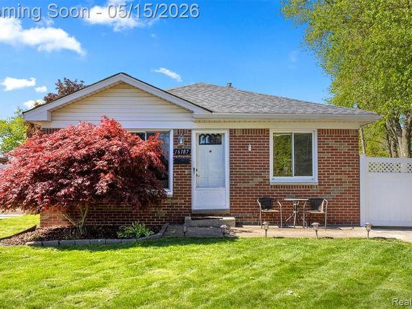 16187 Regina Avenue, Allen Park, MI 48101