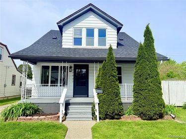 23027 Tuscany Avenue, Eastpointe, MI 48021
