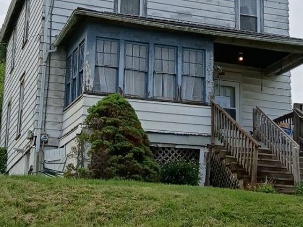 608 Mccready Avenue , Cadiz, OH 43907