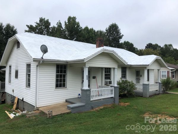 660 E Sharpe Street , Statesville, NC 28677