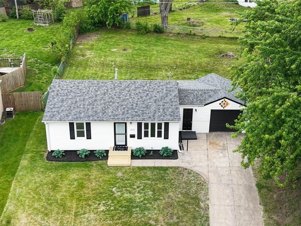 613 E 26th Street S, Newton, IA 50208